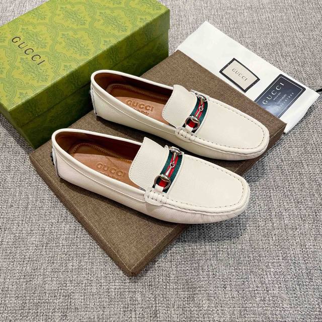 实价 ， Gucci 古奇官网原版新款高端商务休闲驾车豆豆鞋，意大利名模贵族们爆款，时尚界的佼佼者，无可超越，明星同款，鞋面采用进口原版牛皮+原版牛里 真材实料