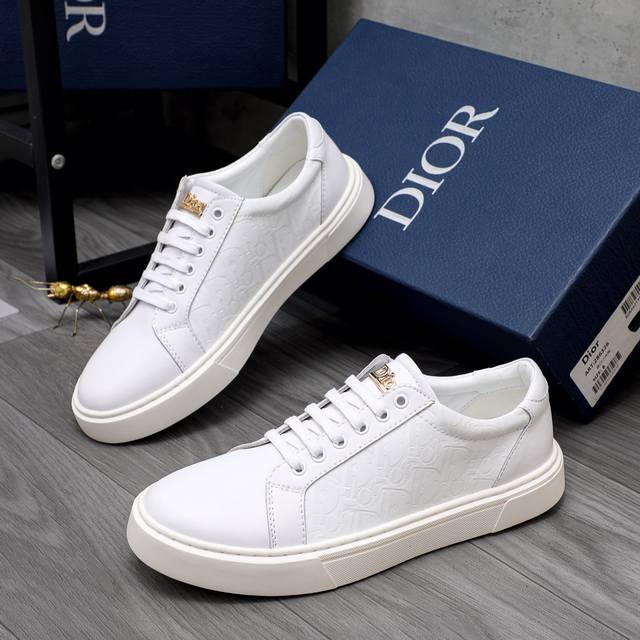 商品商标：Dio’R 迪奥 休闲鞋 正码码数: 38-44 商品材料：精选 头层牛皮鞋面，进口羊皮内里。原版大底