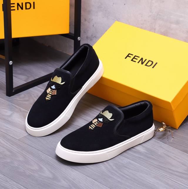 商品商标：Fendi 芬迪 休闲鞋 正码码数: 38-44 商品材料：精选原版鞋面 羊皮内里 原版大底