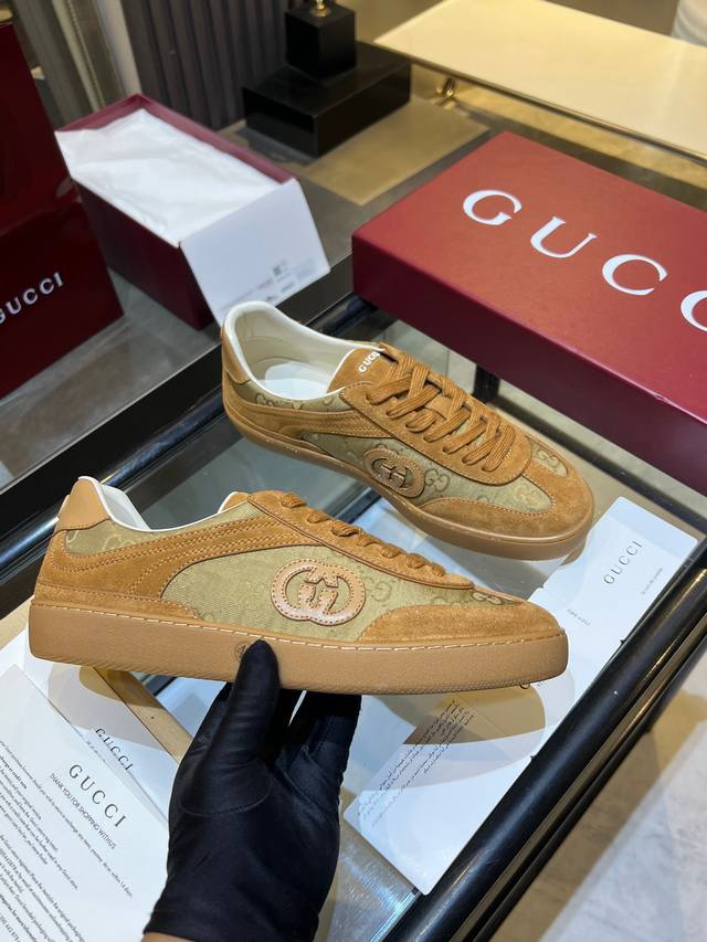 实价： Gucci 古驰情侣款德训鞋；阿甘鞋；经典复古范永不褪色的阿甘训德鞋，绝对人手入必的德训运动鞋原版定牛制皮 牛反绒面料，牛皮垫脚，Tpu原版底 码数：3