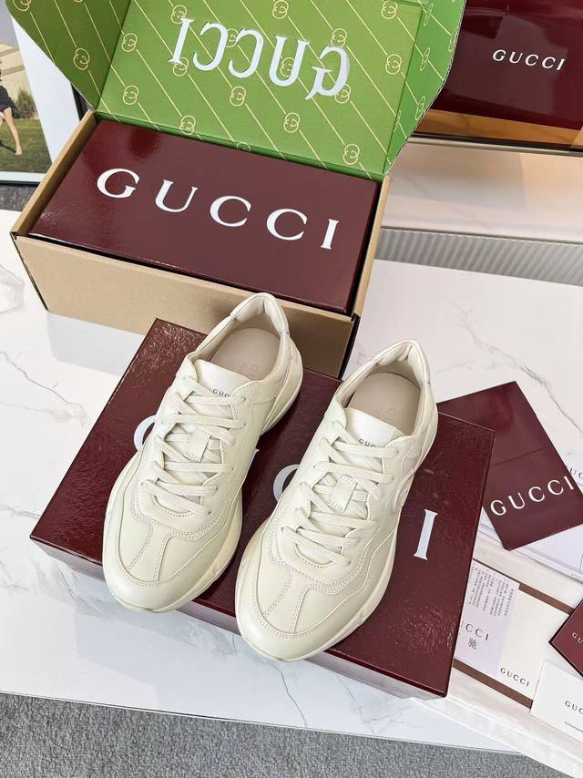 实价： Gucci老爹鞋 经典永不过时，简约而不简单，增高神器，柔软的皮革材质，贴合脚部曲线，带来舒适体验，抽真空厚实的鞋底，增添时尚感与增高效果，是时尚达人的
