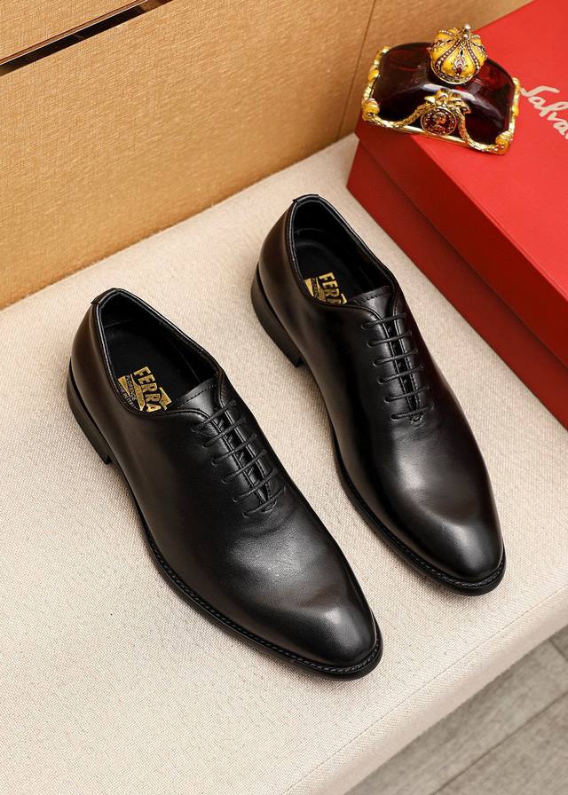 商品商标：Ferragamo 菲拉格慕 商务皮鞋 正码码数: 39-44 38.45.46订制 商品材料：精选 进口小牛皮鞋面，进口水染牛皮内里。强烈立体视觉效