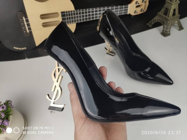 经典款 Saint Laurent 圣罗兰 Ysl字母金属跟单鞋 面料：进囗牛漆皮 牛皮 羊猄皮 内里: 进口绵羊皮 垫脚: 进口山羊 进口意大利真皮大底 超高