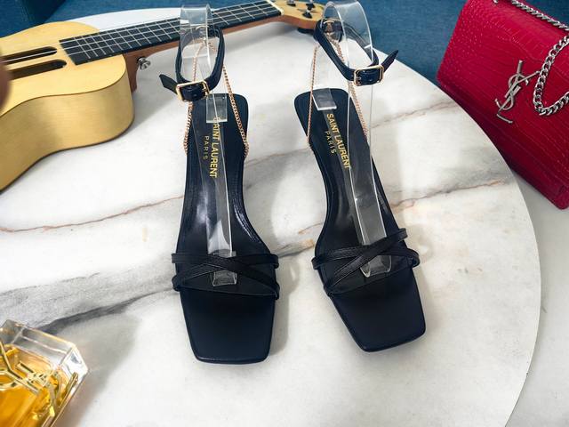 真皮大底 米 Saint Laurent 圣罗兰、细猫跟方头凉鞋 早秋专柜同步最新款、Ysl、镀金链子鞋装饰 经典上乘美艳力作 专柜最火春夏系列 兼备气质 时尚