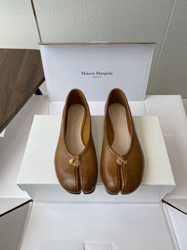 莞产 官网同步盒包装 Maison Margiela Mm6马吉拉 25Ss新款 重工马皮水洗 分趾鞋 Tabi分趾鞋 芭蕾舞鞋 原版开模双层真皮鞋底 原版套楦