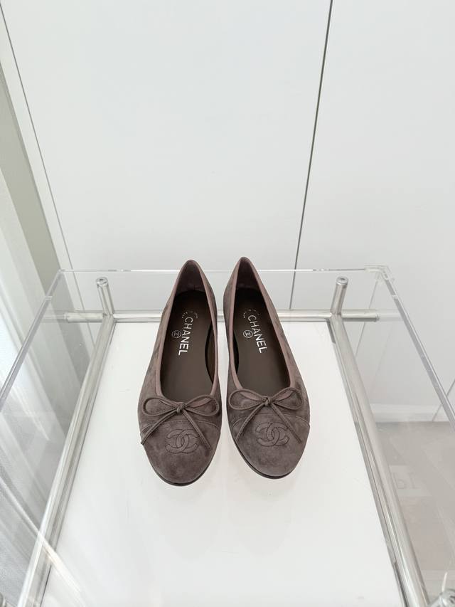 Chanel经典芭蕾舞鞋 皮底 P： Size：34 35 35.5 36 36.5 37 37.5 38 38.5 39 39.5 40 40.5 41 41