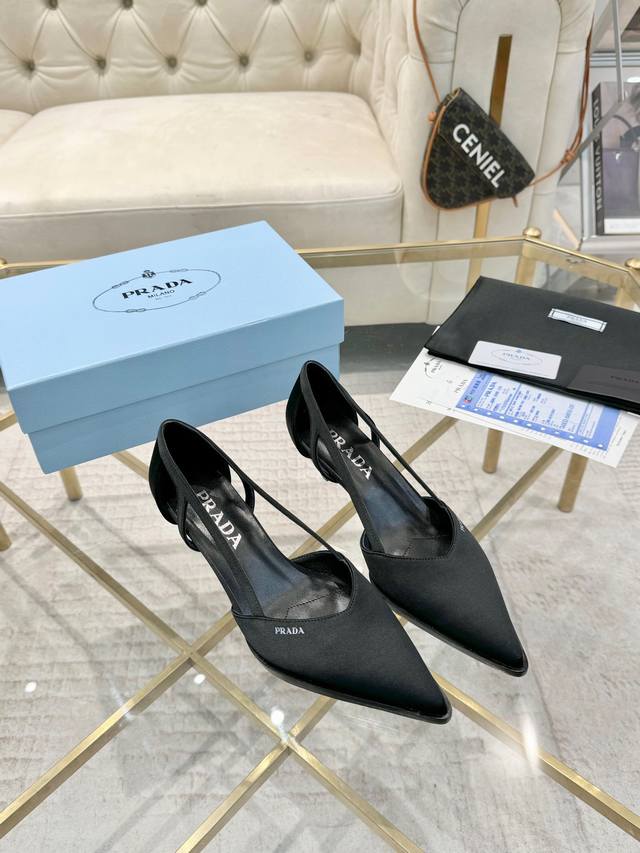 Pradr 普拉达 上新出厂价P 进口真皮底 220仿真皮底 Prad* Raf Simons X Aw 时装周最新最火T台走秀系列款 鞋面：进口真丝面 内里：