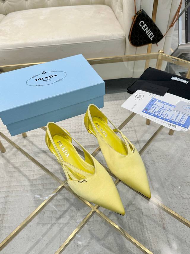 Pradr 普拉达 上新出厂价P 进口真皮底 220仿真皮底 Prad* Raf Simons X Aw 早春最新T台走秀粗跟系列款 鞋面：进口真丝 内里：进口
