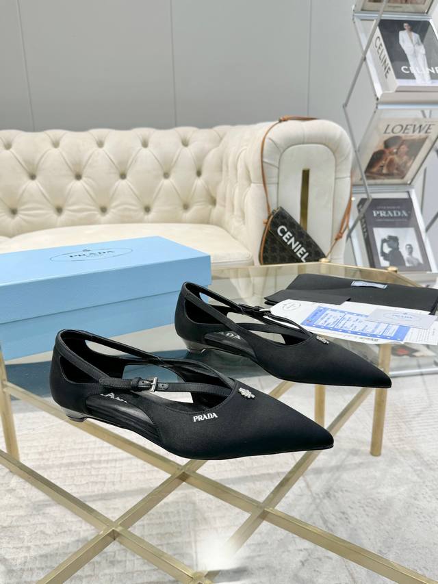 Pradr 普拉达 上新出厂价P 进口真皮底 230仿真皮底 Prad* Raf Simons X Aw 早春最新T台走秀粗跟系列款 鞋面：进口真丝面 内里：进