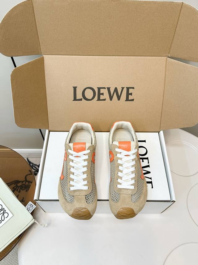 顶级版本 配飞机盒 Loewe 25Ss早春阿甘鞋 德训鞋 运动鞋 情侣款 扣件+10 罗意威拼色运动鞋！极简风格真的做到极致、实在太百搭！随便穿搭就可以很高级