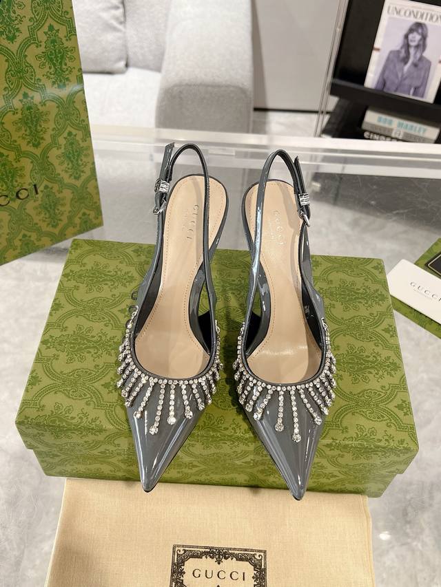Gucci 25Ss早春新款 水钻链条高跟凉鞋 水晶钻 楦型完美，舒适度更加舒服，上脚非常性感有气质，百搭神器 高端版推荐 专柜购买原版一比一打造 所有细节 材