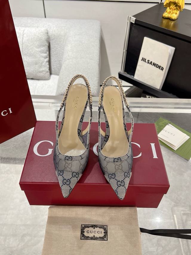 Gucci早春新款 尖头网面链条高跟凉鞋此系列演绎全新时尚魅力 ，延续超高跟设计，漆皮、镜面牛皮 意大利真皮大底，跟高：10.5Cm ，码数：35一42 40.