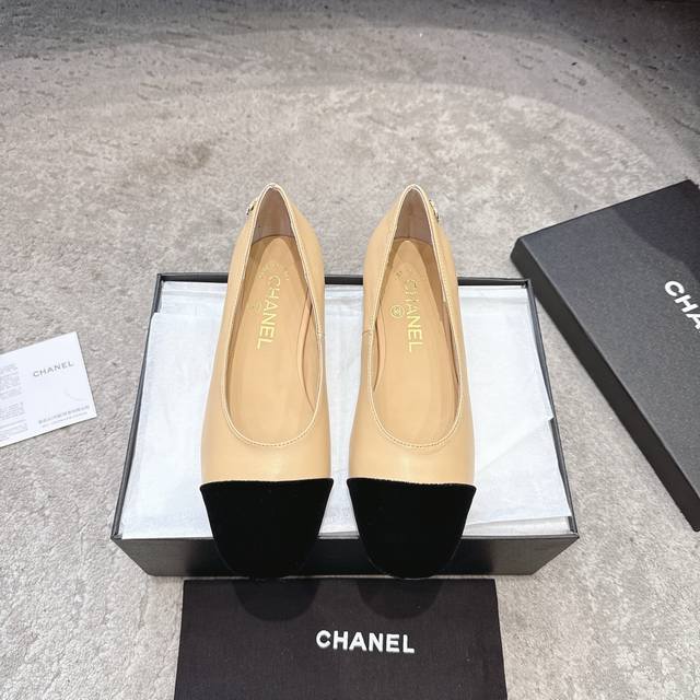 Chanel 25A早秋新款小香 珍珠双C扣T字带玛丽珍单鞋珍珠跟搭扣单鞋 娃娃鞋设计 可爱到爆炸富家千金即视感 复古甜美减龄拿捏了！玛丽珍独有的高贵质感 可尽