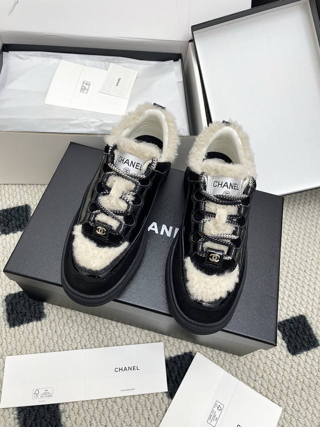 代购级Chanel 25Ss 秋冬新款休闲运动鞋 这季新款简直闭眼入，上脚狂好看，率性的休闲运动风，飒爽又自然，演绎香奈儿的时髦女性气质 整体定制令当时市面上的