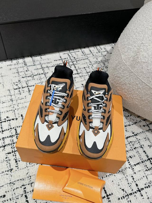 情侣款 顶级版本 Lv 路易威登Runner Tatic 情侣运动鞋 老爹鞋 驴家推出 Lv Runner Tatic 运动鞋 驴牌 老爹鞋 复古跑鞋 继Lv
