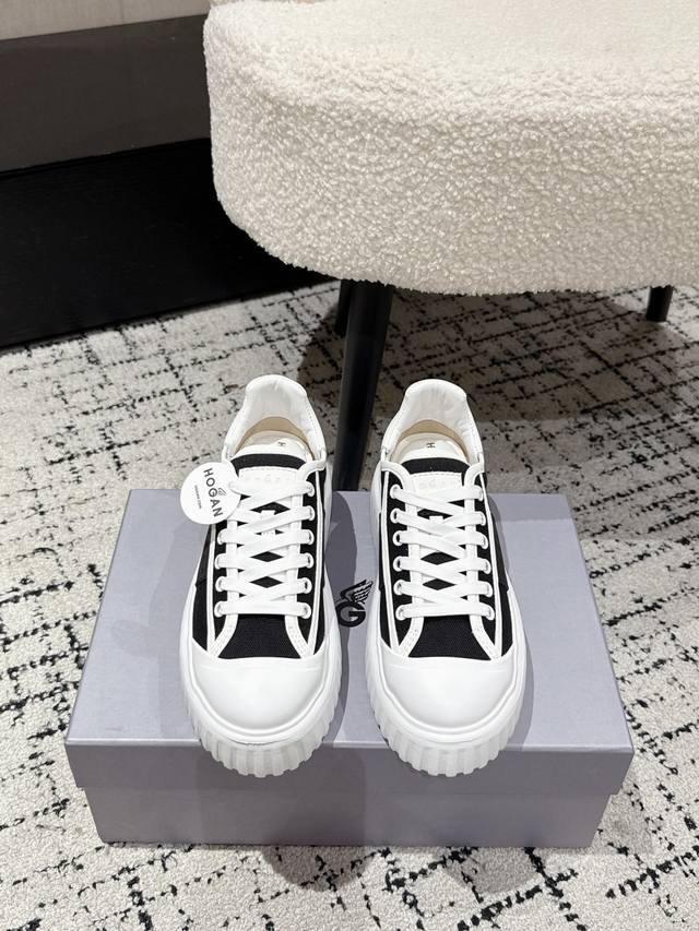 情侣款 顶级版本 Hogan 25 最新 H-Stripes系带 厚底 松糕 生活休闲鞋 多元材质融入缤纷创作灵感，调和品牌经典与潮流格调，点亮休闲日常;搭载记