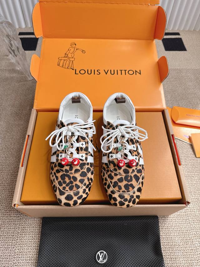 顶级版本 男70配饰60 Louis Vuitton 春夏 Sneakerina系列运动鞋 德训鞋 平底鞋休闲鞋 顶级版本Sneakerina Lv 休闲运动鞋