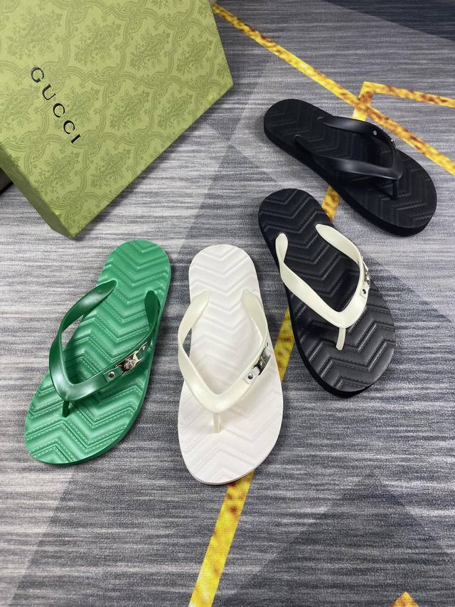 精致品质 古驰男士休闲拖鞋 品牌金属扣装饰，耐磨防滑大底，时尚帅气，尊贵奢华，旅游居家不二之选 码数：38-44码 45码订做不退货