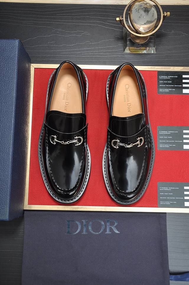 Dior 水染牛皮内里 迪奥原版1:1高品质P，进口原版料，进口版原牛皮，水染牛皮内里，原版Tpu大底，码数:39-44 38.45定做