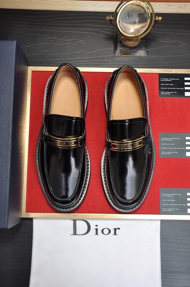 Dior 水染牛皮内里 迪奥原版1:1高品质P，进口原版料，进口版原牛皮，水染牛皮内里，原版Tpu大底，码数:39-44 38．45定做