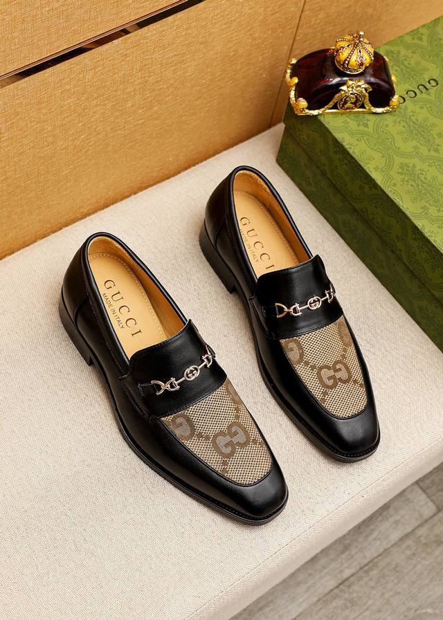 商品商标：Gucci 古驰 休闲皮鞋 正码码数: 38-44 45.46订制 商品材料：精选 进口头层小牛皮鞋面+奢华五金扣，进口水染牛皮内里。强烈立体视觉效果