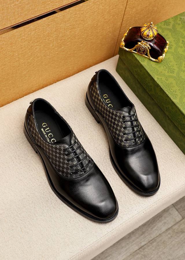 商品商标：Gucci 古驰 商务皮鞋 正码码数: 38-44 45.46订制 商品材料：精选 进口头层小牛皮鞋面，进口水染牛皮内里。强烈立体视觉效果，组合大底