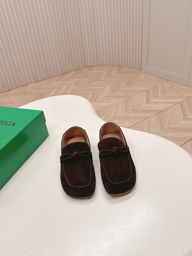 出女 男 Bottega Veneta Bv25Ss新款 阿甘鞋 德训运动鞋 情侣款 高级绒面打造，灵感来自复古，全新演绎经典，轻便、舒适、透气的四季必备单品