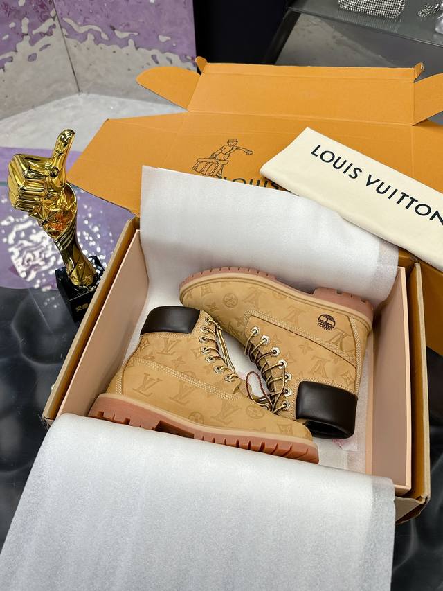 压花： 光面： 情侣款 Lv X Timberland 添柏岚 联名款 老花 大黄靴 及踝靴 短靴 Lv X Timberland 及踝靴取材 Monogram