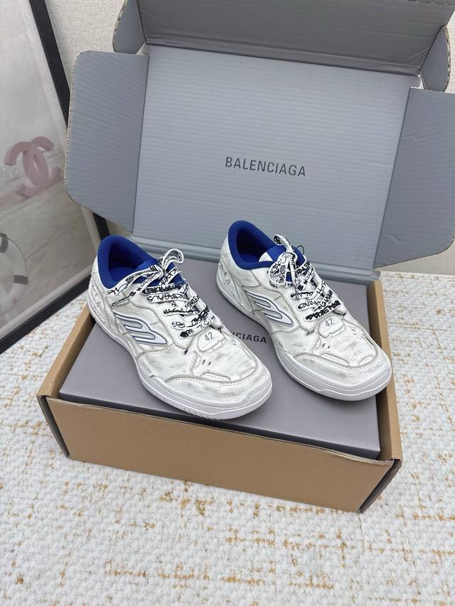 出厂 高版本 巴黎世家Balenciaga Winter25Hamp Tons运动鞋。创意鬼才Deanna掌舵下Winter25系列重塑时尚定义、以经典鞋履为原