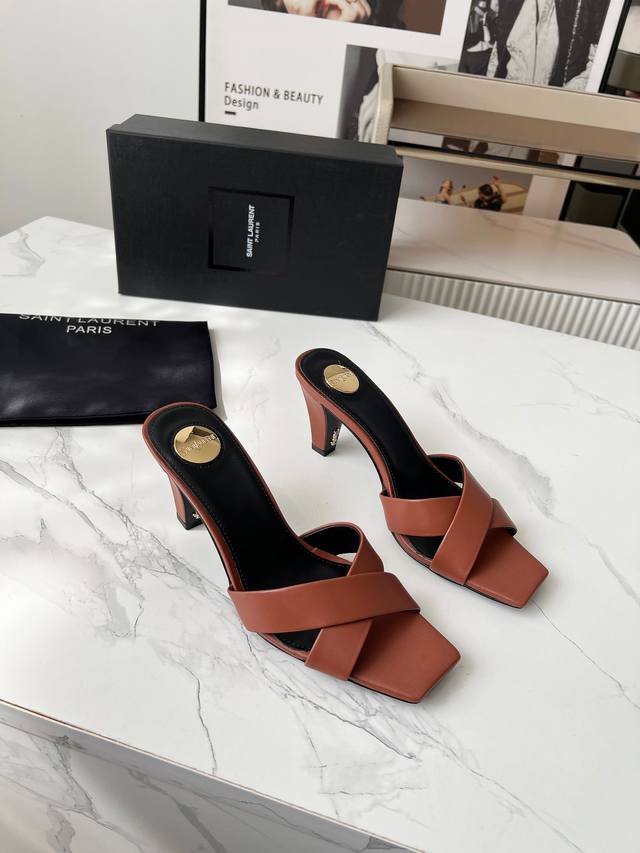 Ysl Saint Laurent* 2025夏季新品 ，优雅大气方头高跟拖鞋 鞋跟高度：7.5厘米 3英寸 码数: 35-43 42.43定做不退换 面料：头