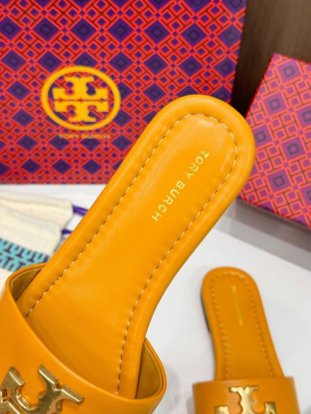 Tory Burch 外贸订单新款平底拖鞋，商务出行的最佳选择，面料牛皮，内里羊皮，上脚超舒适 码数35一42 厂价P 全套包装加10， 配专柜原版布袋