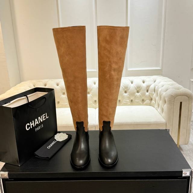 代购级 Chanel 小香 25Ss 秋冬新款 圆头短靴 这款厚底在欧美街拍中出境率超高，Ins也是火了一把，调鞋楦都调了一个月 整体线条流畅性保持跟原版一致，