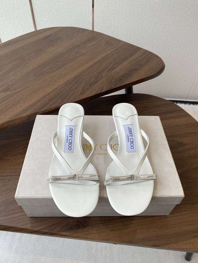 Jc 蝴蝶结 拖鞋系列 25 配饰 系列 Jimmychoo Collins Store 浅蓝 Jimmy Choo 猫跟 系列经典之作 最近好多宝宝来到Col