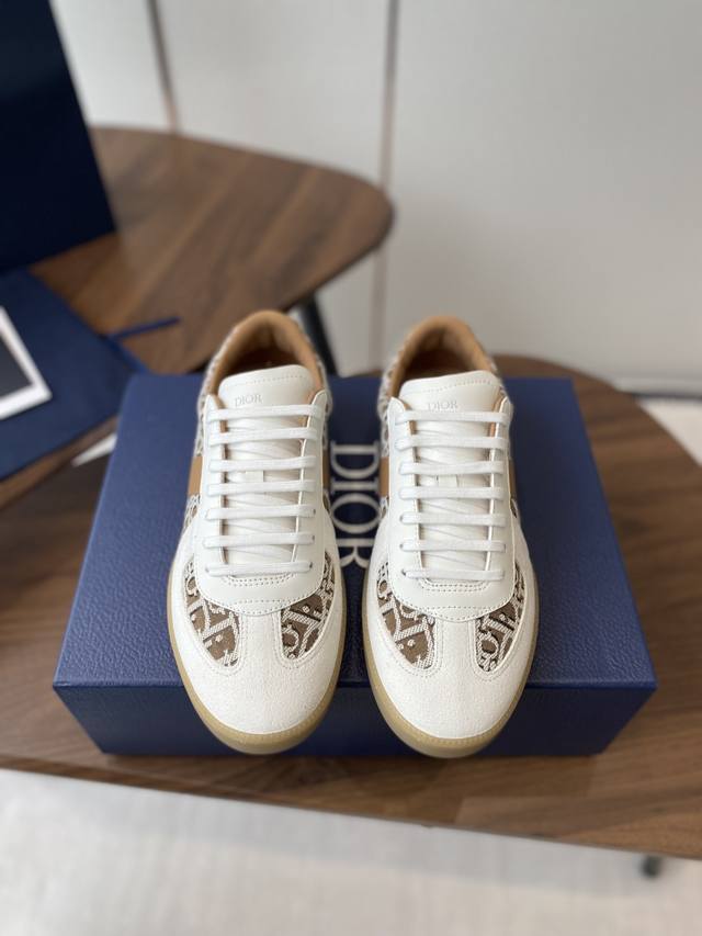 Dior 25Pre-Fall Berlin 01 情侣款 休闲德训鞋 2004年B01初次登场后续20年被称为最美德训2025年Kj重新对B01进行改良 两位