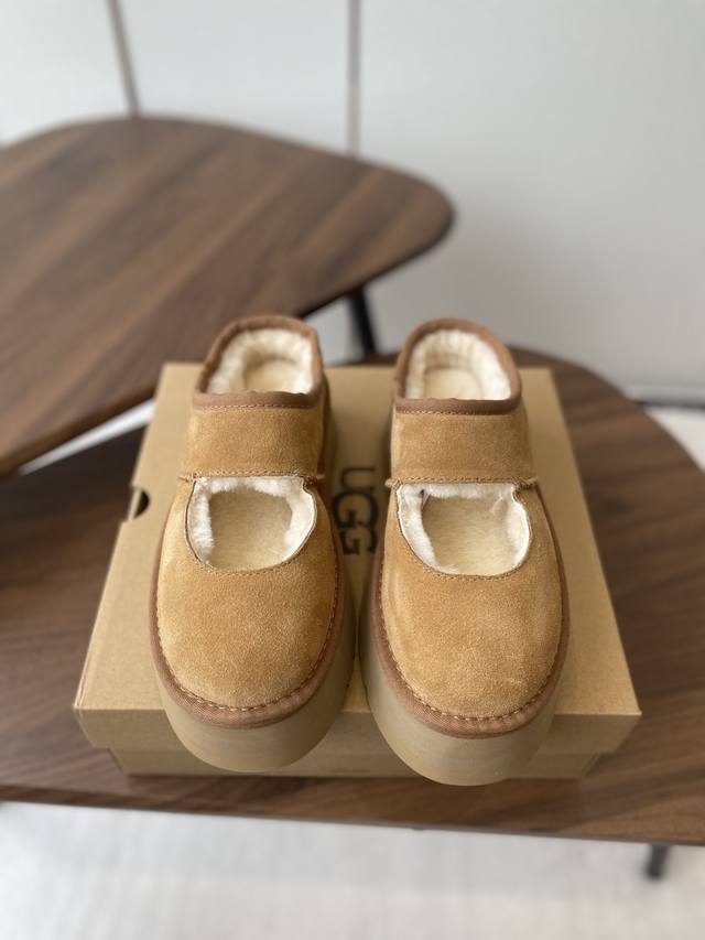 莞产Ugg 25Ss 厚底 包子拖鞋 设计方便穿脱双层高密度泡棉鞋内底 皮毛一体面料 耐磨中底以及Eva外底再生聚酯纤维滚边 舒适厚底，轻巧不厚重，经典金星系列
