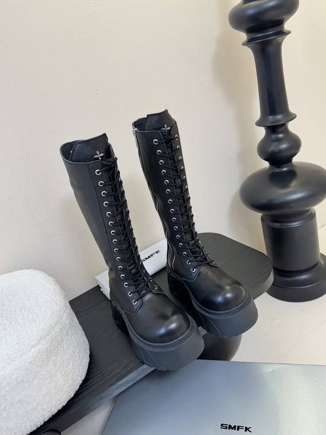 Smf* 小众潮牌 25Ss爆款新品 厚底 休闲鞋 德比鞋短靴长靴 爆真的是很耐看越看越喜欢！矮个子宝宝的福音直接拉长身材比例！鞋身柔软舒适，鞋底耐磨防滑-而且