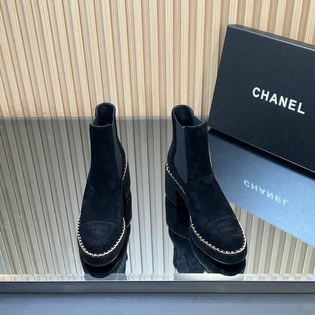 顶级版本 正确高版本！Chanel小香链条粗跟高跟短靴、马丁靴 Chanel2025新款短靴真的是看不腻，简单大方，拥有香家优雅名媛气质，超级耐看，越穿越香的香