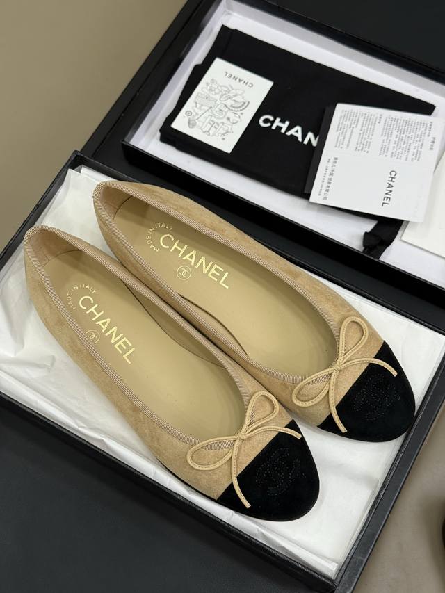顶级品质 Chanel Fw25 New Arrival-～ 小香25秋冬麂皮系列，经典款心配色！ 羊反绒皮料带来柔和典雅的质感，与秋冬衣物相得益彰！意大利进口