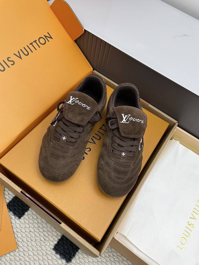男10 全套包装带飞机盒 Lv路易威登L家 驴牌 最新Footprint系列 情侣款 足球运动鞋 休闲运动鞋 原版购入开发 做货 这款 Footprint So