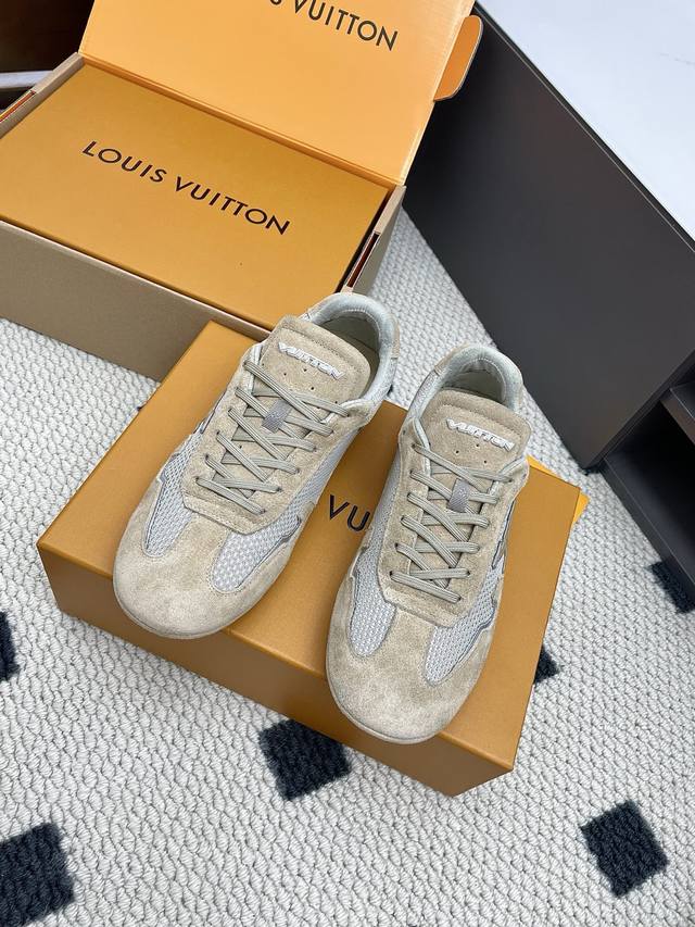 男10Lv-Ootd｜夏季海洋之心Sk8系列新品 L家2025最新Rally德训鞋 运动鞋 情侣款 鞋面采用牛皮革和网料拼接设计，侧面Lv字母 鞋舌Vuitto