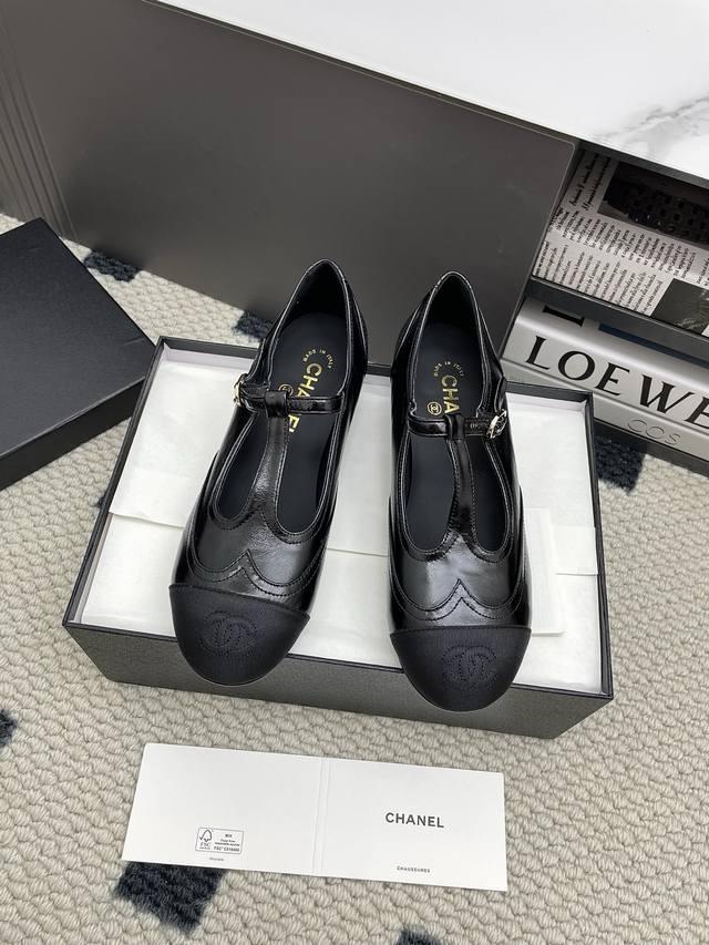 代购级 Chanel小香 25Ss 春夏新款玛丽珍鞋 单鞋 复古的玛丽珍太对味了，个人最喜欢好经典的搭配，颇有80年代复古小香风的感觉，款式新颖时尚，工艺完美呈