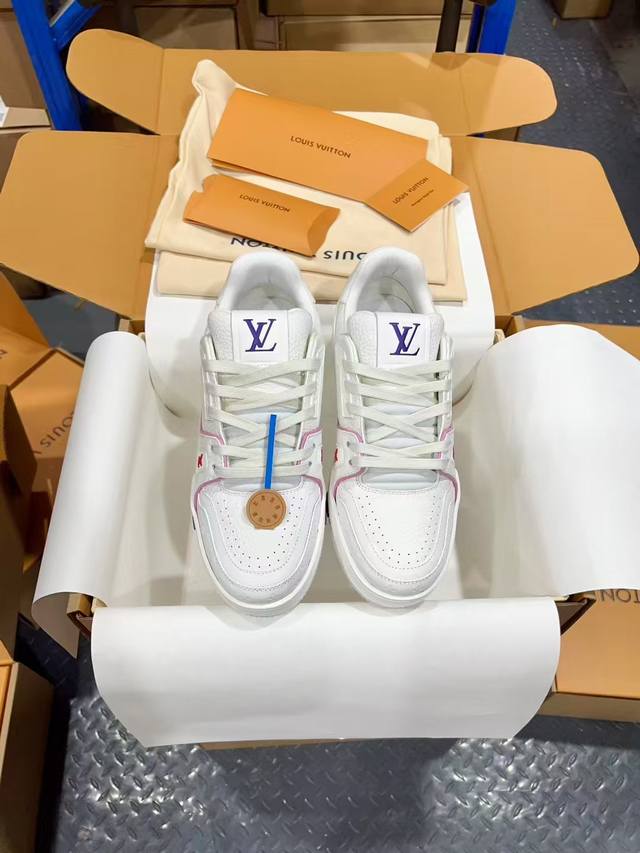 Lv Trainer 限定系列休闲运动篮球鞋 滑板鞋 女码 顶级代购版本 颜值担当 上脚帅炸，每个颜色都是巨巨巨好看！潮人必备单品 原版订制压纹粒面小牛皮 非市