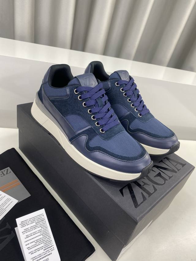 Zegna 杰尼亚 码数：39-44 38.45.46定做 Zegna 杰尼亚 新款休闲 运动鞋 杰尼亚这款休闲运动鞋，麂皮+皮革鞋面，质感拉满 白色鞋带、鞋底