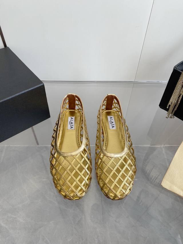 Alaia 阿莱亚25Ss 法式仙女芭蕾舞平底跳舞鞋！ Azzedine Alaia 法国一线奢侈品牌 时尚界最后的手艺人 面料：原版手工编织面料 内里：进口羊