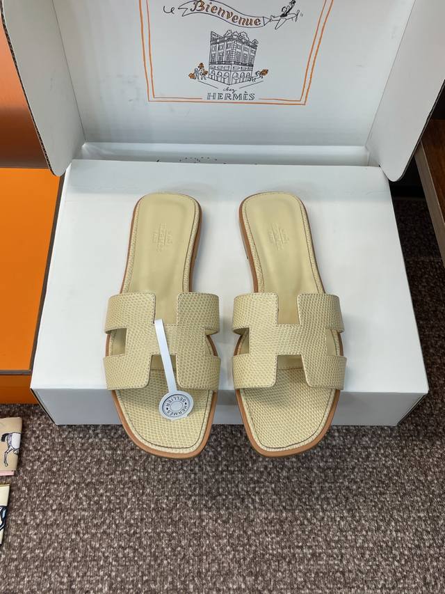 工厂P价P 莞产 代购级 爱马仕 Hermes 春夏经典款 Oran 拼色工字拖女鞋 H家平底圆头露趾果冻色凉拖鞋 材质：进口蜥蜴纹小牛皮+水染羊皮水里+意大利