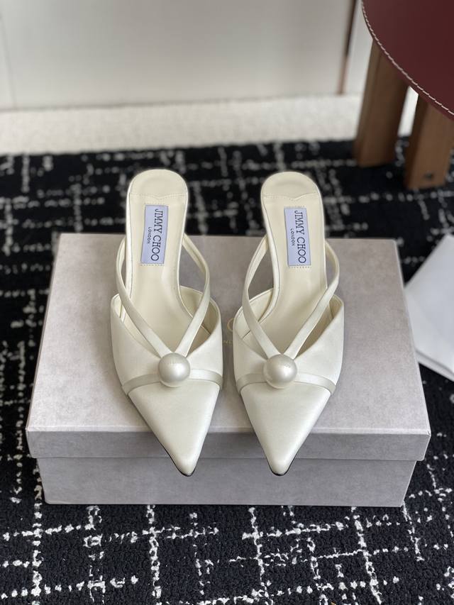 代购级真丝390 珍珠 Jimmy Choo 25Ss 春夏 系列Jc新款 高跟拖鞋 模糊鞋履与珠宝配饰之间的界线 鲜明 Jimmy Choo 风格设计。 精美