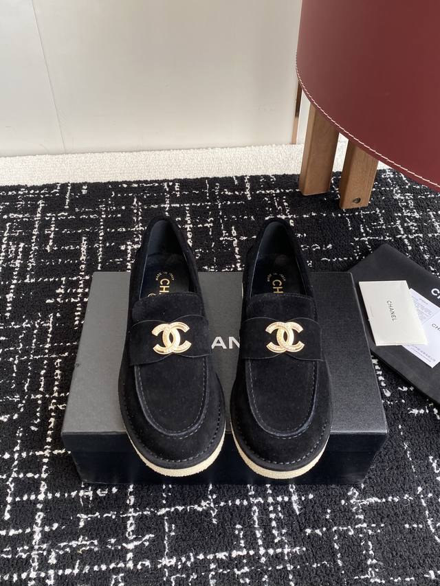 代购级 Chanel 25Ss 小香 新款 双C款 乐福鞋春夏香家必备爆款 香奶奶新品乐福鞋 设计简约高级，超级百搭款！双C Logo点缀！进口牛皮肉眼可见的天