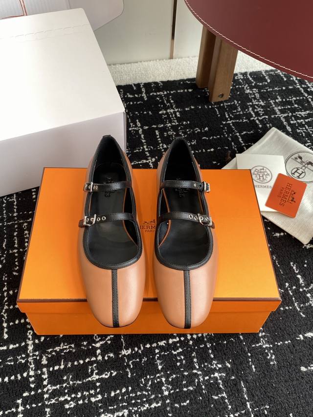 东莞代购级 官网同步飞机盒包装 爱马仕Hermes 25Ss 春夏新品 玛丽珍无疑是近年来爆火 的鞋子， 与鞋身形成低调的撞色感，造型简约又富有高级复古感，又有