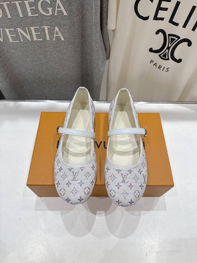 高版本出厂 Louis Vuitton Ss25 New Arrival Lv驴牌春夏系列玛丽珍平底鞋单鞋新品 简约精致，高级感满满，尽显优雅气质～上脚超好看，