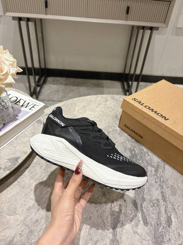 Salomon 萨洛蒙Aero Glide 3 Grvl 鞋面：Grvl版本编织更加紧密、外侧的压胶也有防污防泼水的功效、透气性很好 [福]鞋楦：鞋头和中足较宽